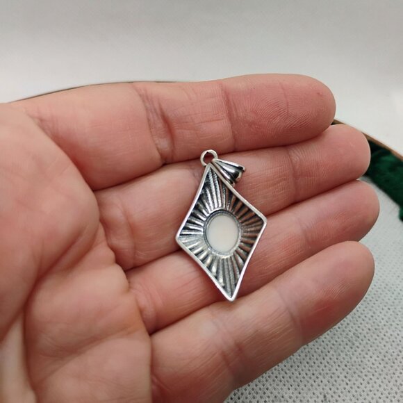 Sterling Silver Pink Conch Shell Diamond Shaped Pendant Unique Design Wide Stamp - Picture 6 of 7